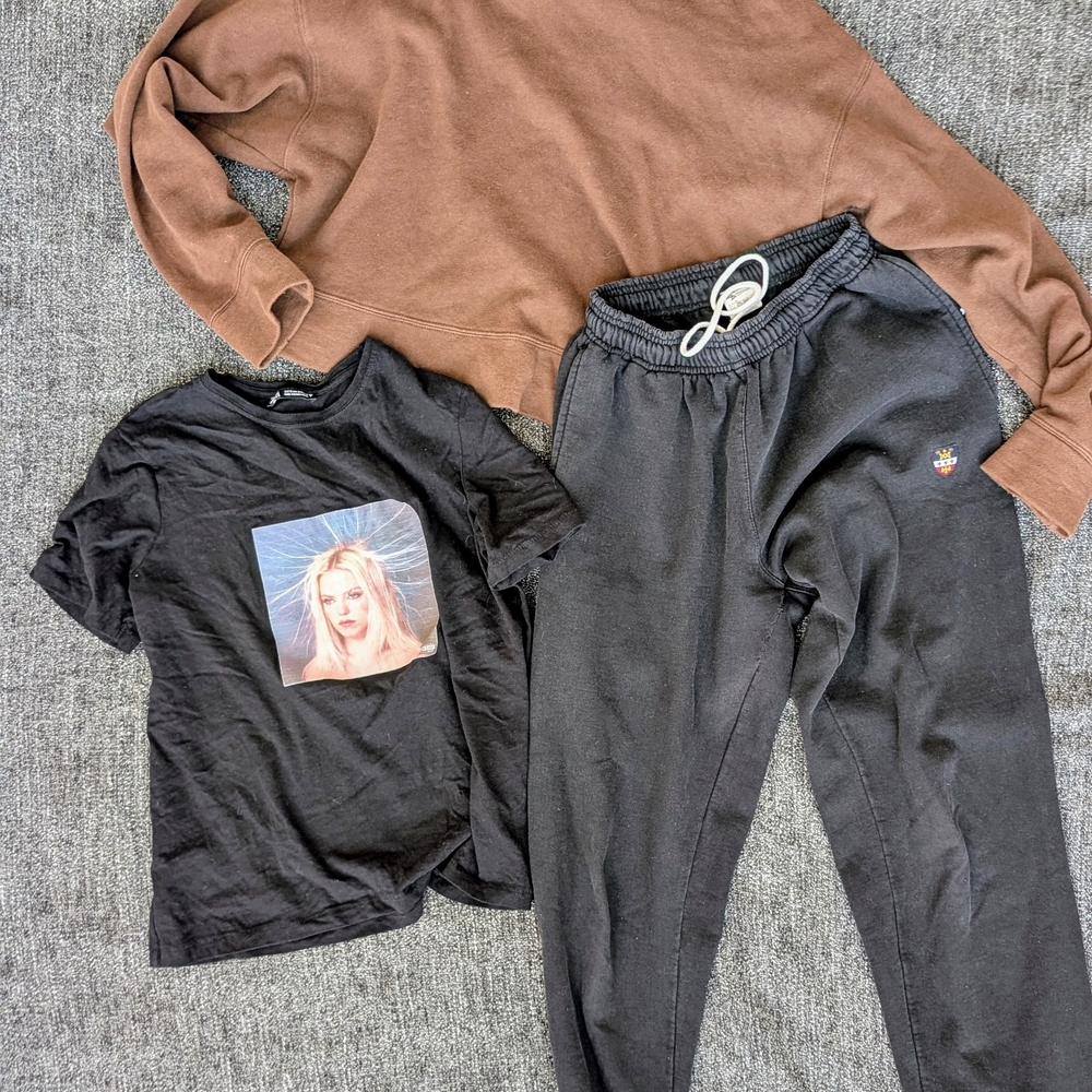 Sweatpants, Hoodie & T-shirt Combo